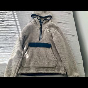 North Face Campshire Pullover Hoodie